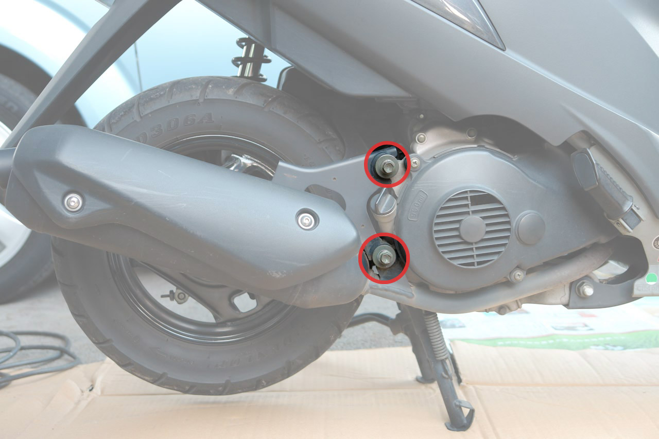 suzuki アドレスV125G.(2005年/K5モデル。排ガス規制前モデル)。タイヤ交換画像