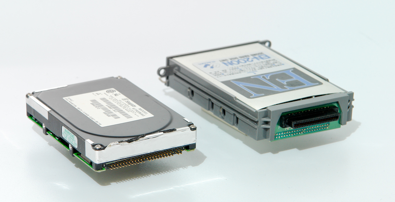 NEC PC-9801NS/E（98NOTE SX/E)。80386SX-16MHz。elecom EN-200Nのハードディスク2