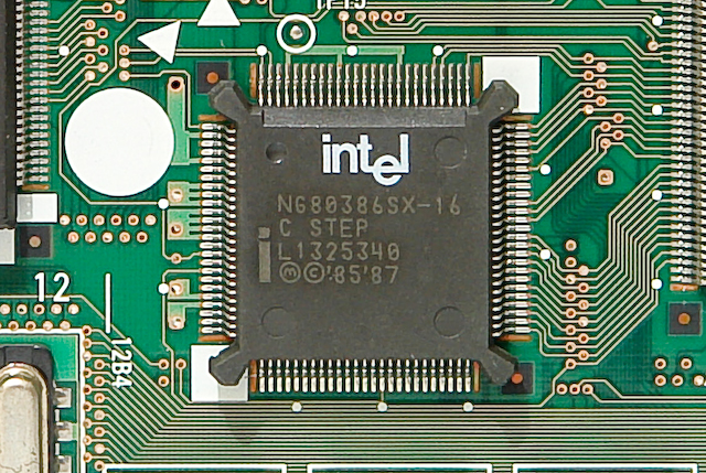 NEC PC-9801NS/E（98NOTE SX/E)。80386SX-16MHz。マザーボードのCPU