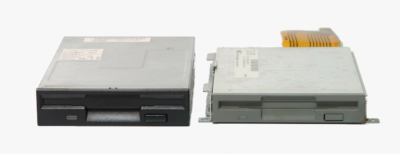 NEC PC-9801NS/E（98NOTE SX/E)。80386SX-16MHz。NECのFD1138C